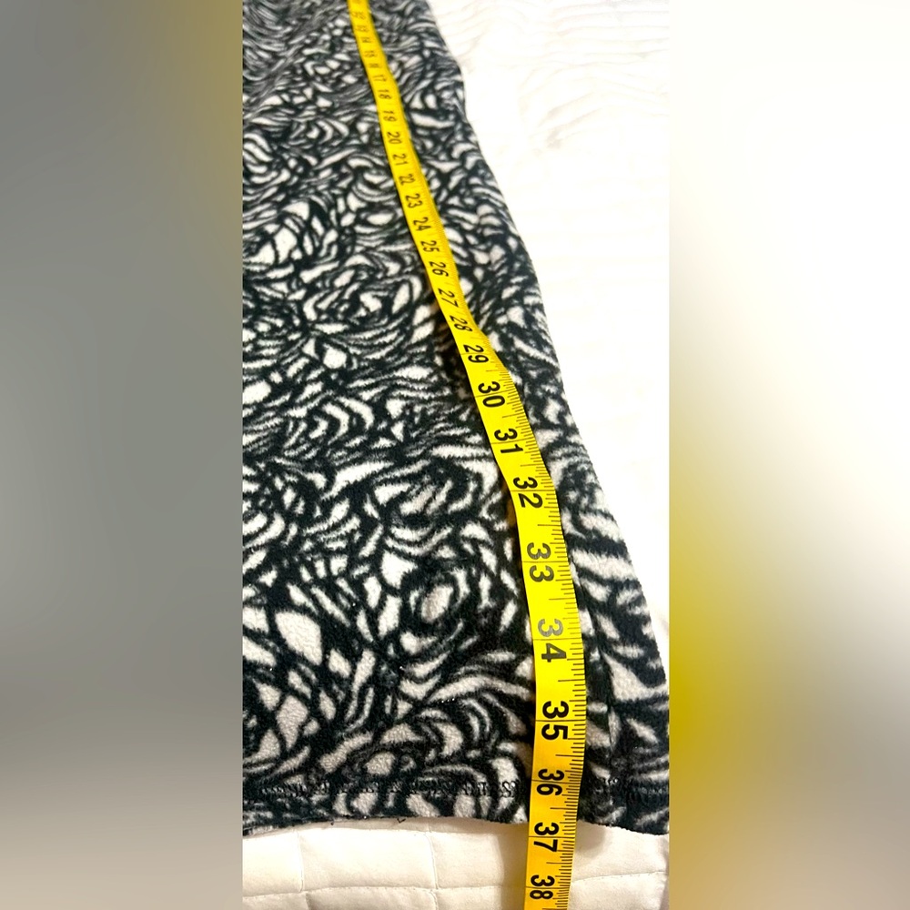 Nicole Miller rose flower black and white fleece pajama set size Large - Picture 9 of 11